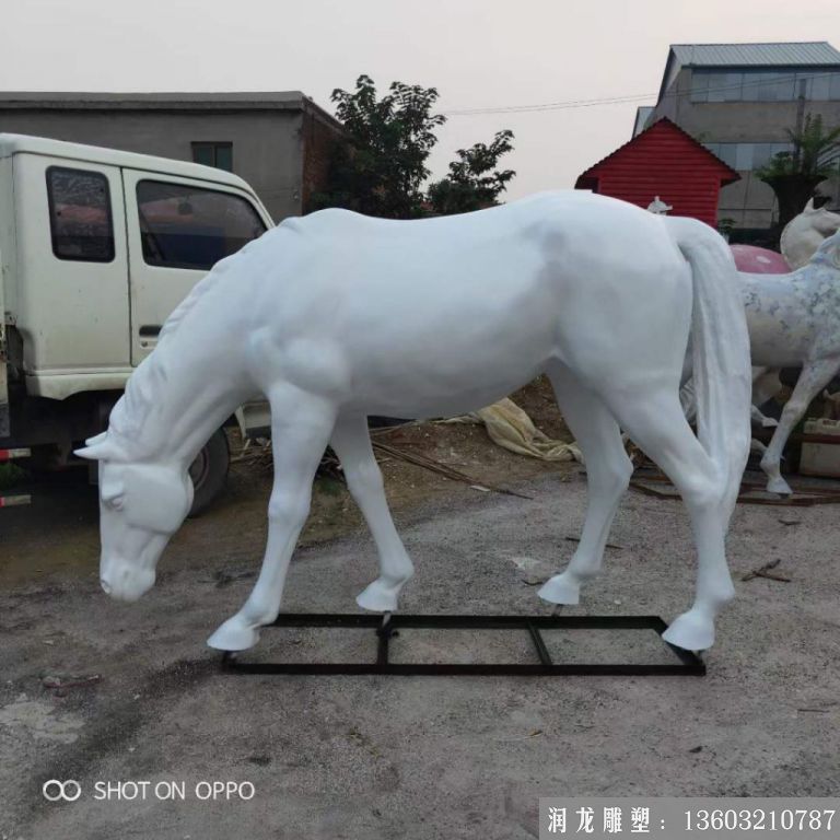 玻璃钢白色马雕塑 马雕塑定制1